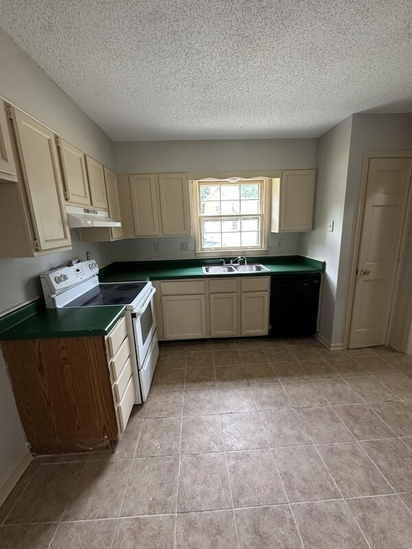 Foto del edificio - 6374 Hunters Pl Dr