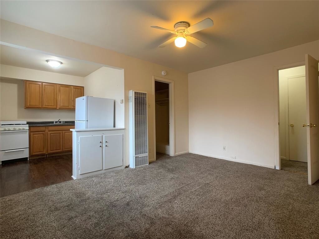 Foto del edificio - 3912 N Hall St