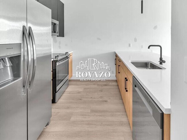 Building Photo - 39 Madison St