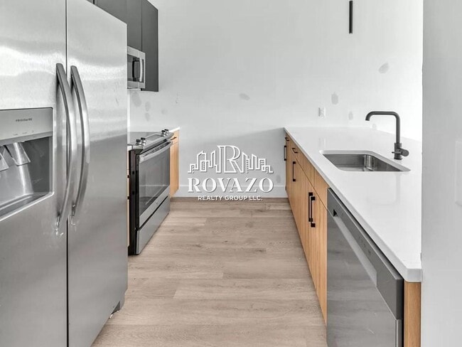 Building Photo - 39 Madison St