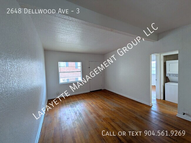 Foto del edificio - 2648 Dellwood Ave