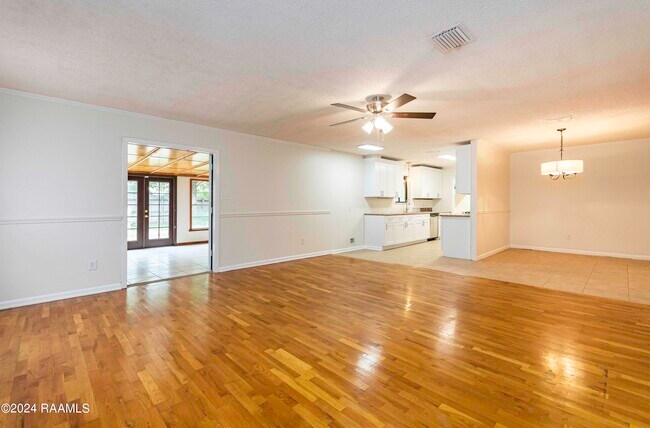 Foto del edificio - 335 Gerald Drive