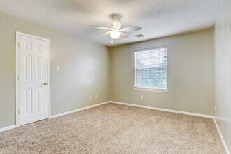Building Photo - 10410 Five Oaks Ct