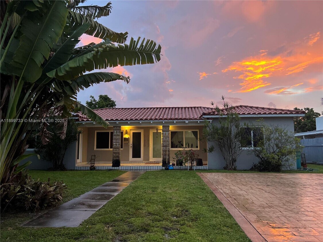 Foto principal - 11020 NE 10th Ave