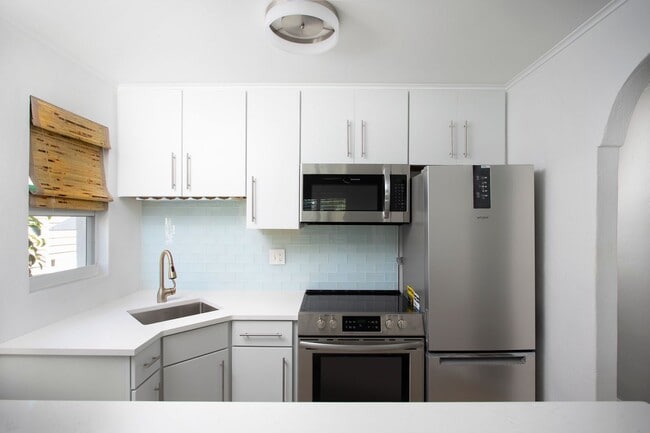 Foto del edificio - 1 Bedroom 1 Bathroom Apartment No Pets