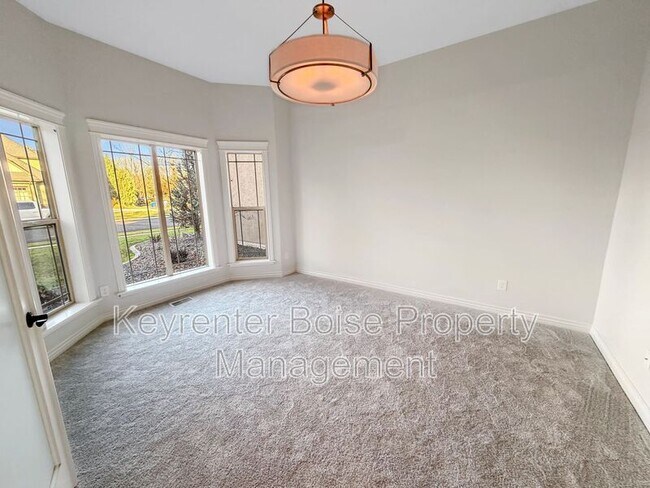 Foto del edificio - 1141 E Crowne Pointe Dr