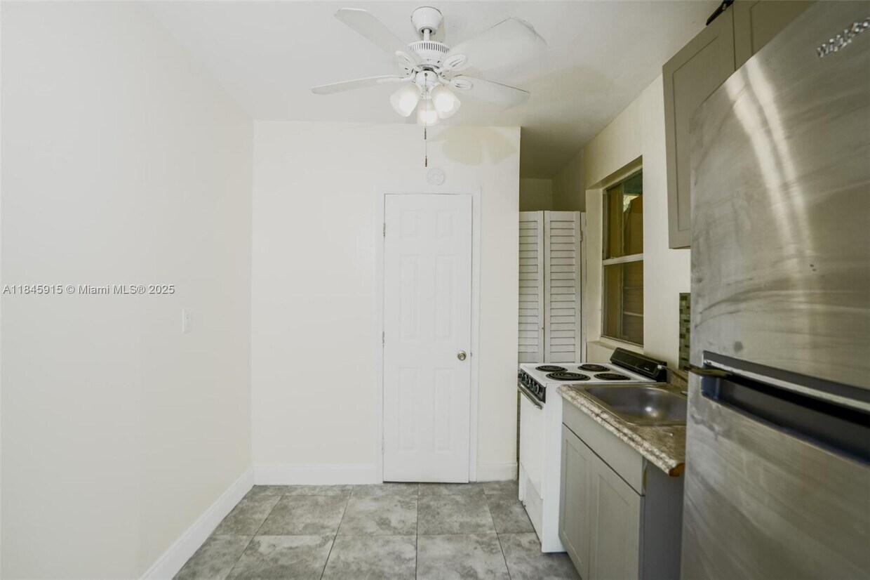 Foto del edificio - 115 NE 192nd St