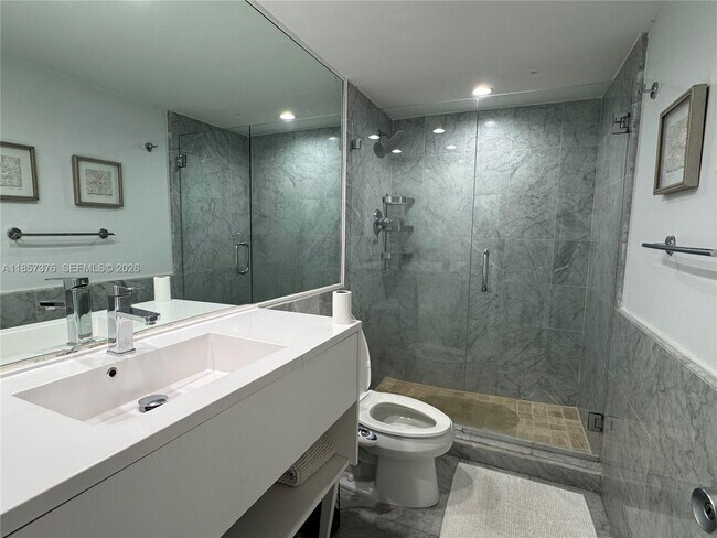 Foto del edificio - 5161 Collins Ave