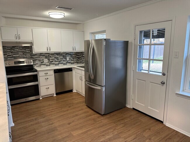 Foto del edificio - 8655 Ashcroft Ave