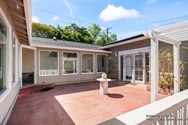 Building Photo - 10609 Creston Dr