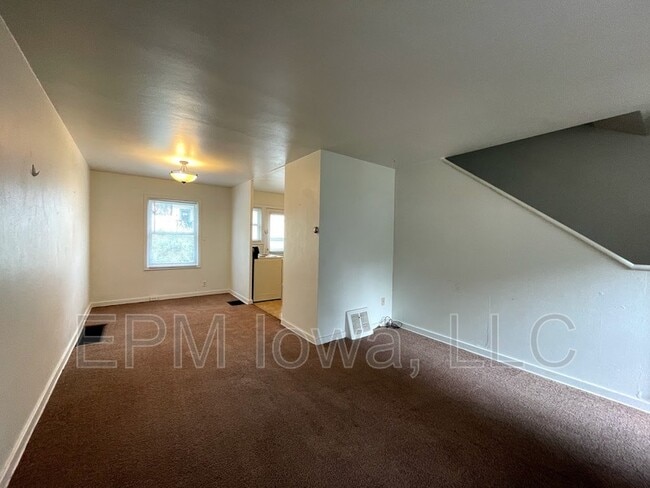 Building Photo - 219 Madison St