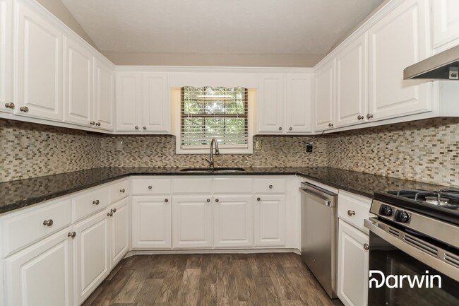 Building Photo - 462 Kings Hill Ct