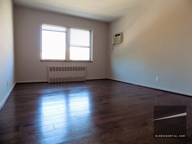 Foto del edificio - 6103 76th St