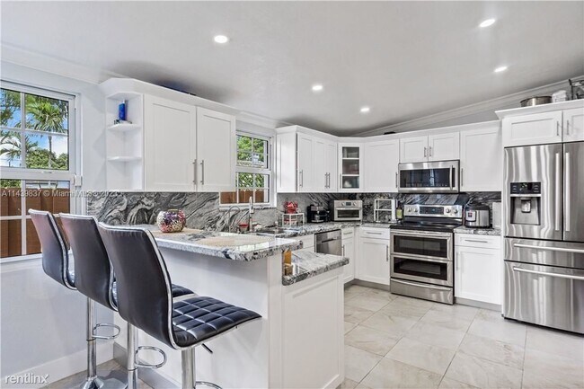 Foto del edificio - 3 br, 2 bath House - 4055 SW 7th St