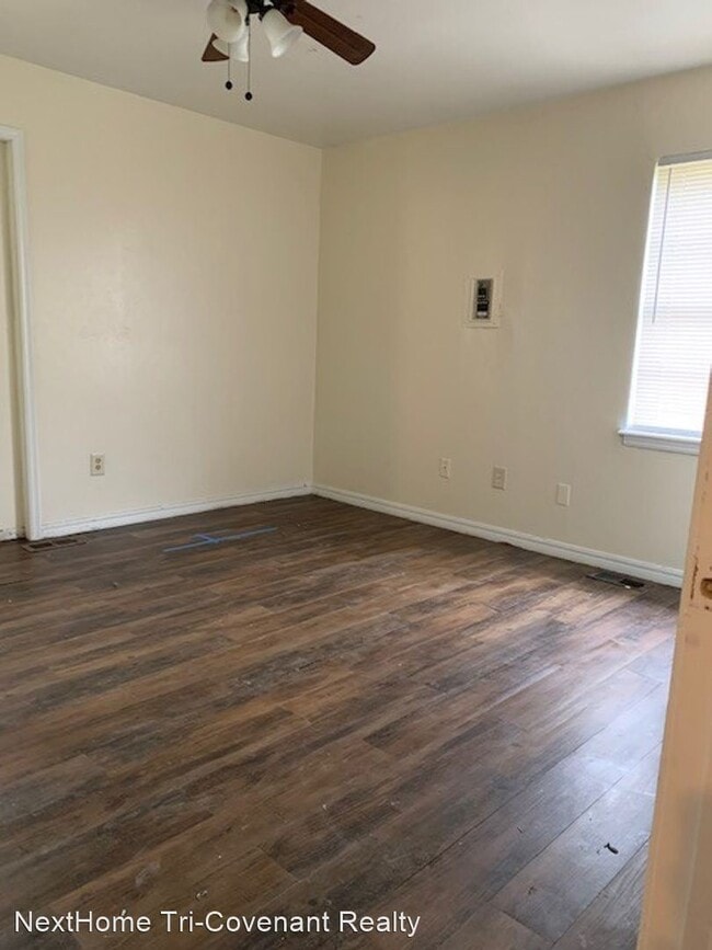 Building Photo - 3 br, 1.5 bath House - 4515 NW Cheyenne