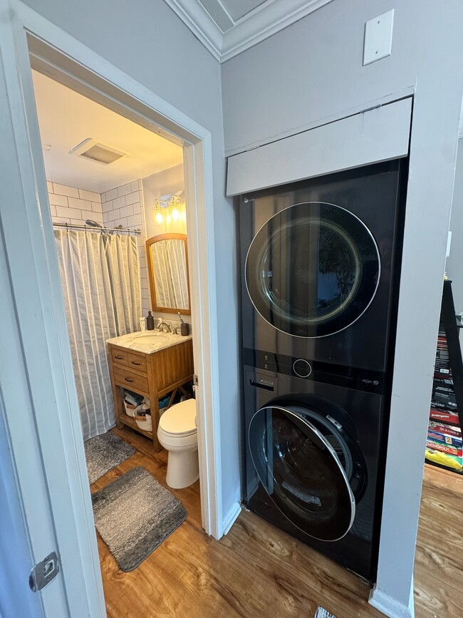 Brand new washer/dryer connected to wifi and app to control from anywhere - 2841 S Wakefield St Apartment