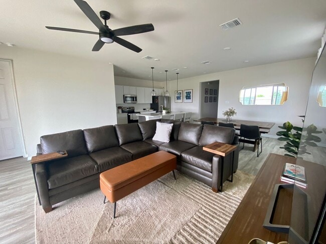 Foto del edificio - Amazing Floorplan - Coming Soon May 2026