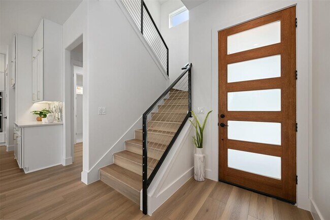 Foto del edificio - 1404 E Applegate Dr