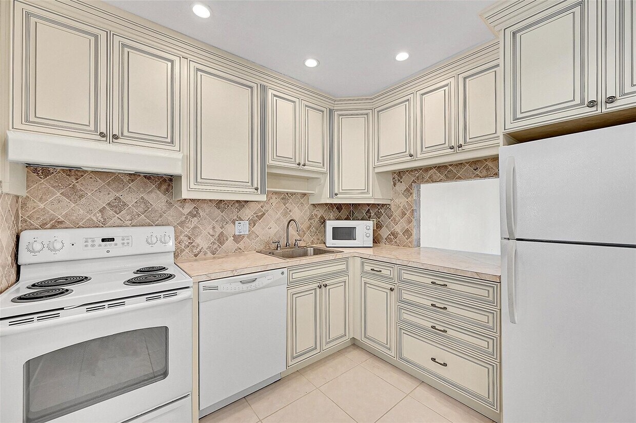 Primary Photo - 23 Abbey Ln