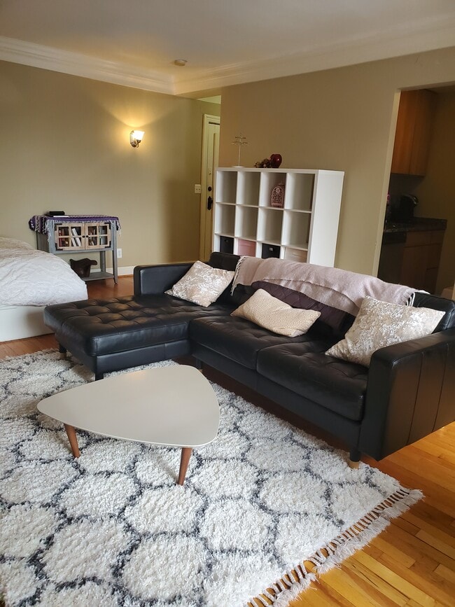 Building Photo - 15 E Kirby St