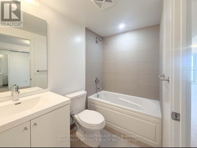 Photo du bâtiment - 2545-2545 Simcoe St N