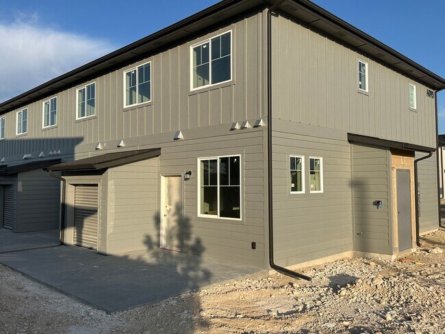 Foto del edificio - 4095 S Lone Pne Wy