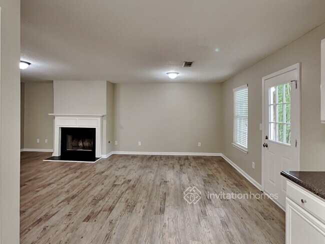 Building Photo - 135 Hidden Creek Dr