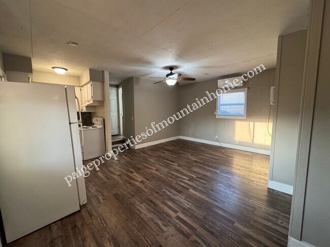 Building Photo - 49 Christopher Ln