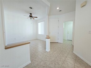 Building Photo - 4814 Regalo Bello St