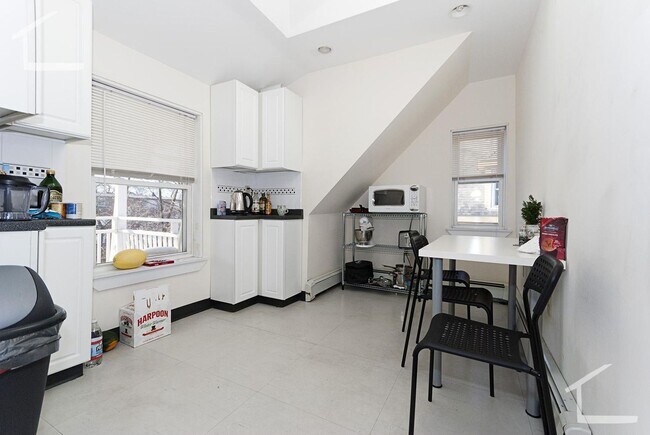 Building Photo - Spacious two bedroom in Allston