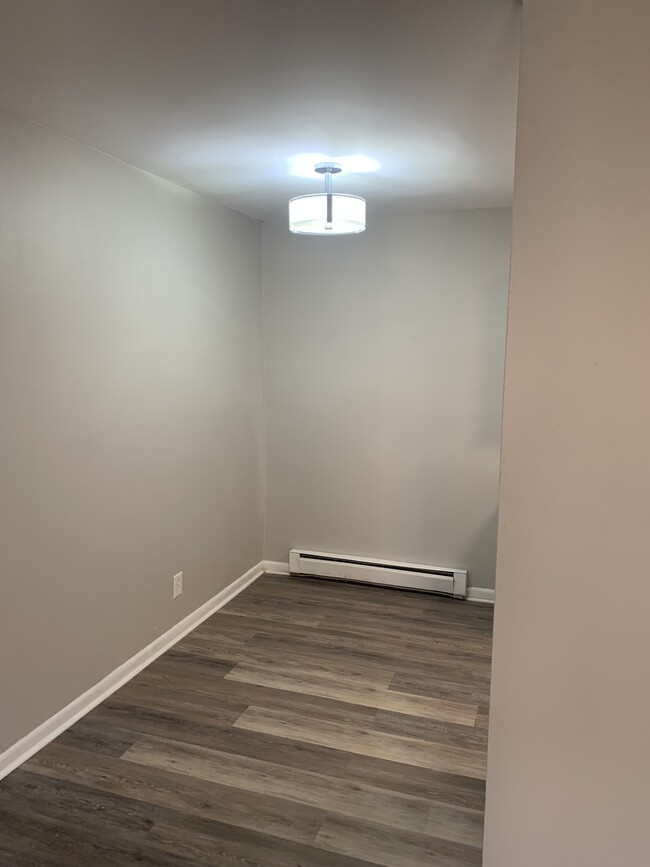 Building Photo - 3600 Hillsboro Pike