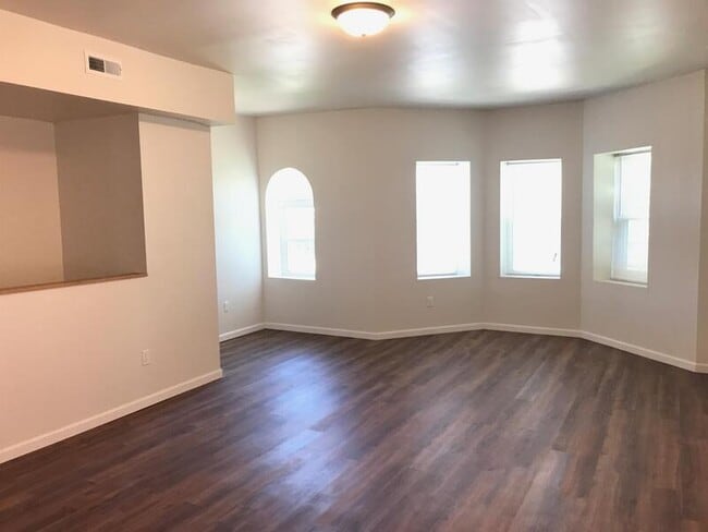 Building Photo - 1418 Union Blvd