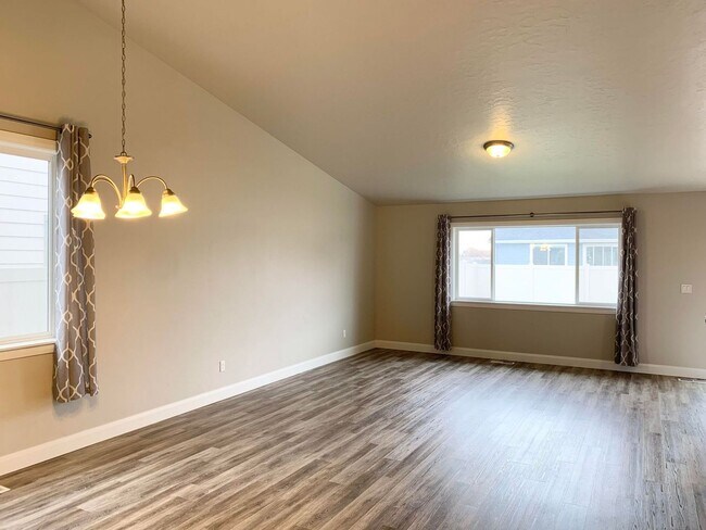 Foto del edificio - Gorgeous Nampa Home!
