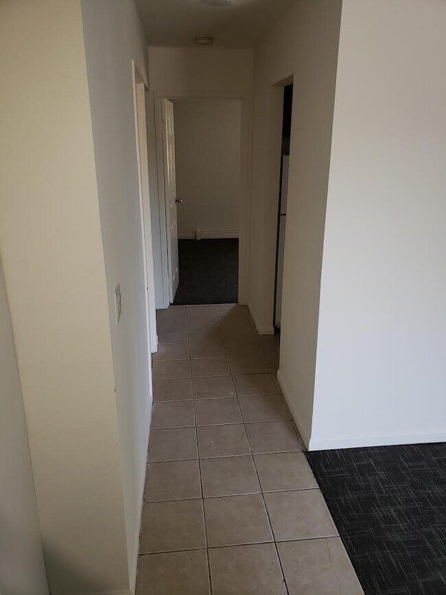 Building Photo - 1709 W Chariot Ct