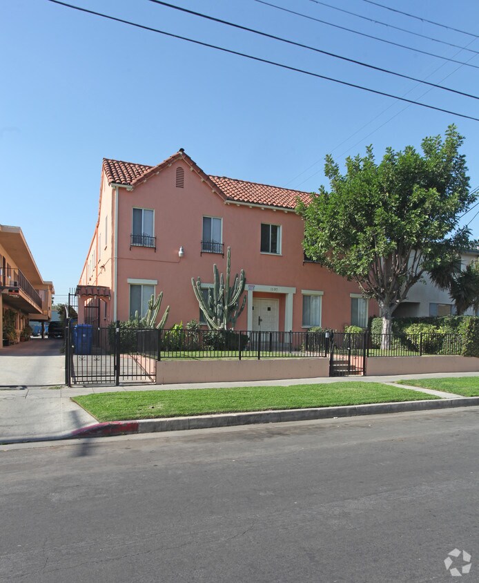 Primary Photo - 1197 N Ardmore Ave