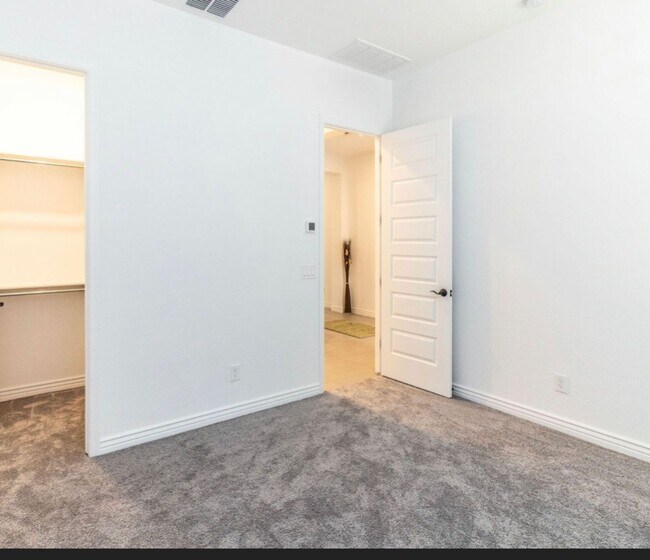 Foto del edificio - 21063 E Mayberry Rd