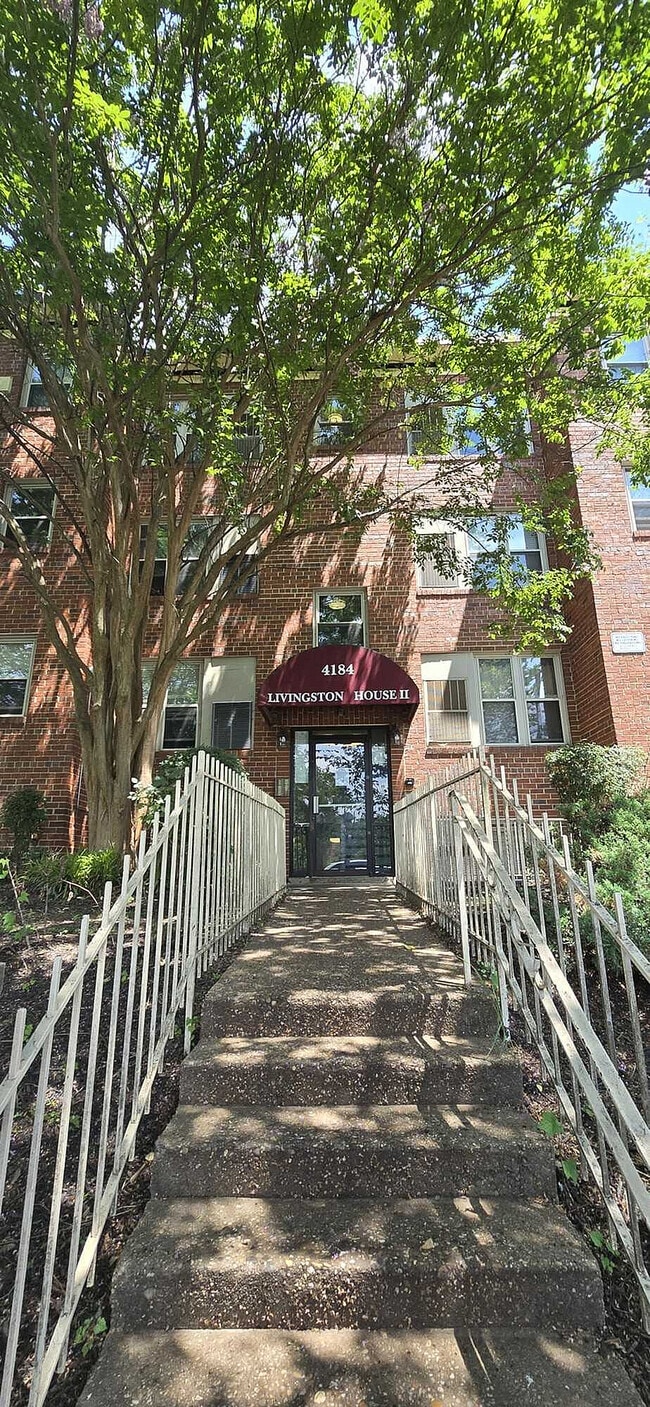 Building Photo - Livingston House