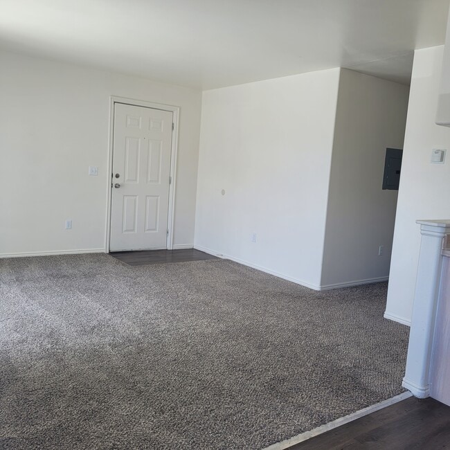 Building Photo - Vista