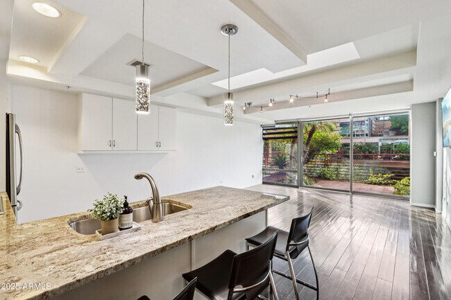 Foto del edificio - 7147 E Rancho Vista Dr