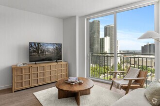 2BR, 2BA - 961SF - Living Room - 2000 Biscayne