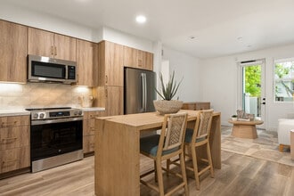 Building Photo - Colony Parc