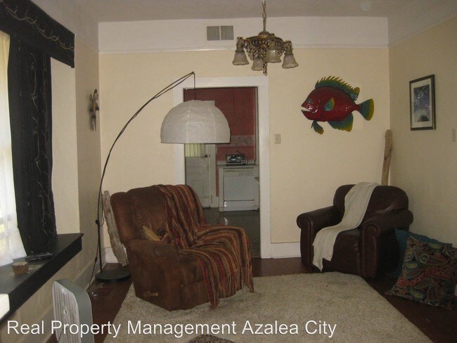 Foto del edificio - 3 br, 2 bath House - 301 Chidester Ave