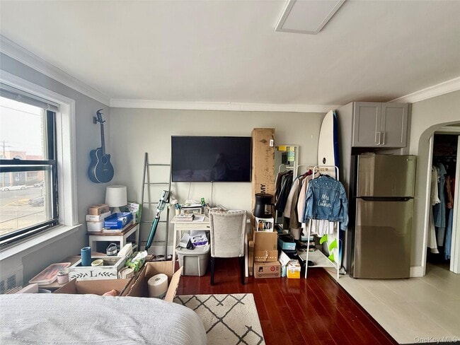 Building Photo - 302 E Broadway