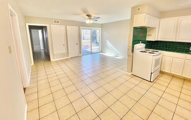 Building Photo - 2109 Coronado Pl, Orange, TX 77630