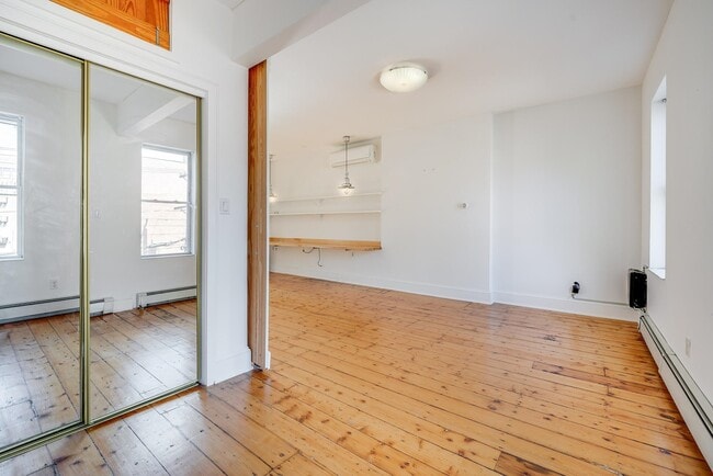 Building Photo - 223 8th St