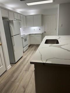 Foto del edificio - 211 Blushwood Pl