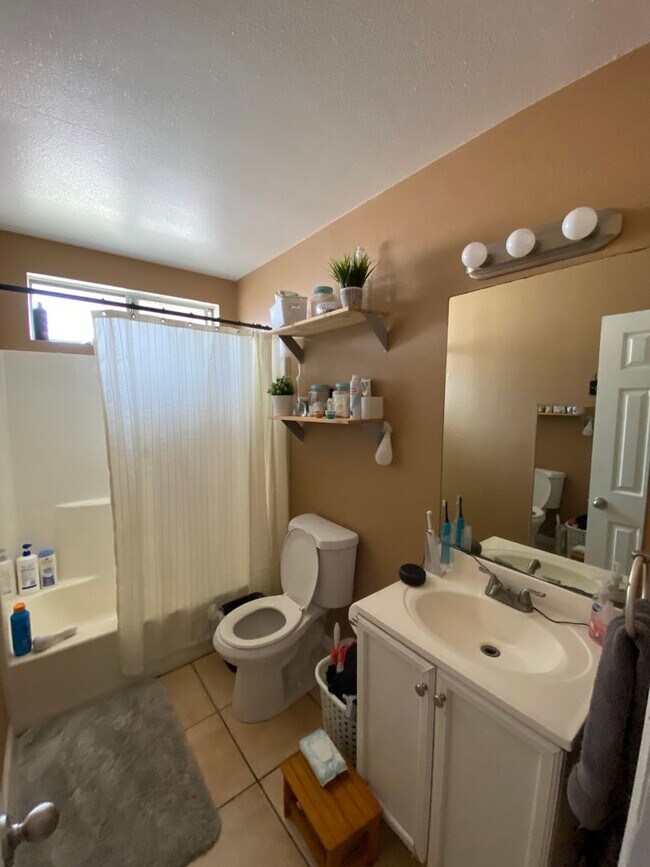 Building Photo - 3 Bedrooms 2 baths house in Chula Vista