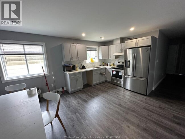 Building Photo - 495 McEwan Ave