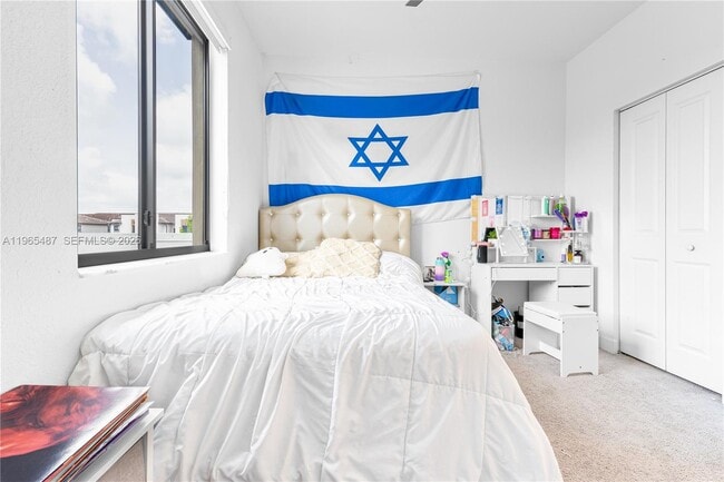 Foto del edificio - 817 NE 211th St