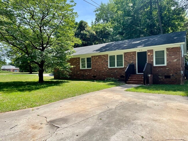 Building Photo - 616 Ligustrum St